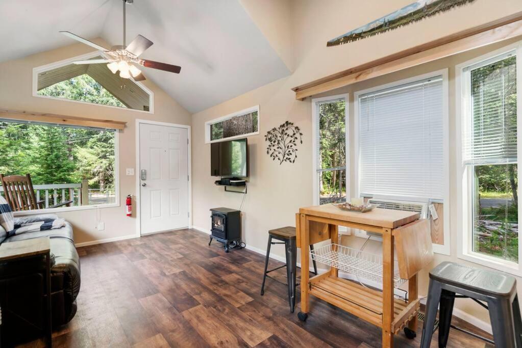 New Tiny Home Steps Away From Mt. Rainier Ashford Dış mekan fotoğraf